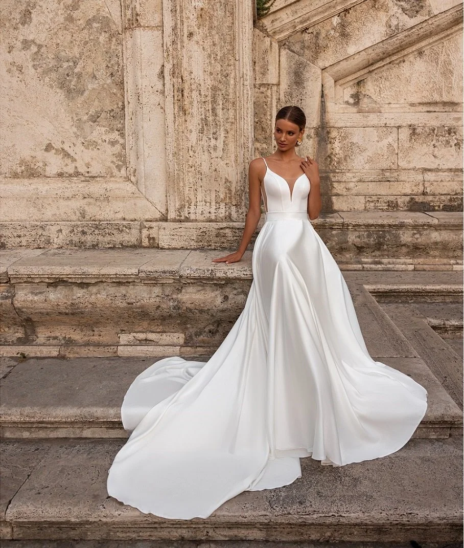 Alicia's wedding dress deals